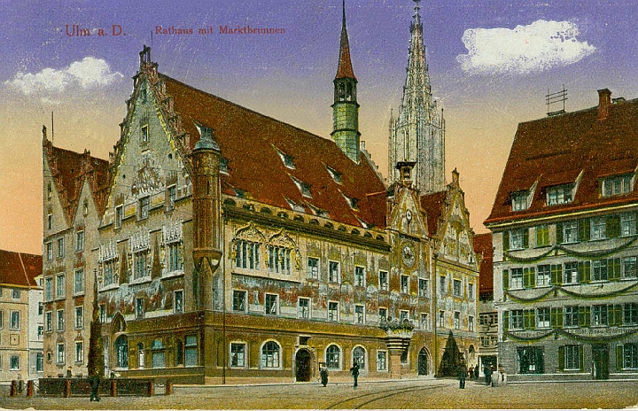 ulm021.jpg - Rathaus von Ulm. Der älteste Teil des heutigen Gebäudes, der südöstliche Hauptbau, entstand 1370 als das neue Kaufhaus. 1419 wird es erstmals als Rathaus bezeichnet. Die astronomische Uhr wurde um 1520 angebracht. Die Malereien stammen aus dem Jahre 1900 .