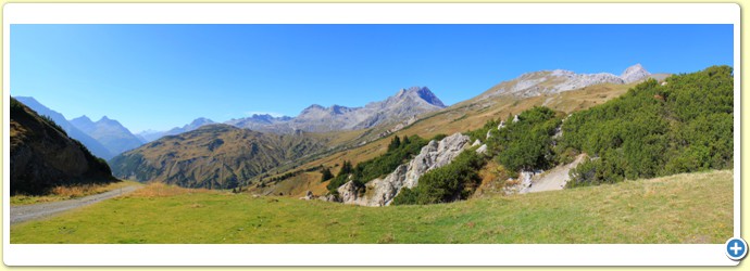 Von links nach rechts. Zuger Hochlicht 2377m, Mohnenfluh 2544m, Juppenspitze 2412m
