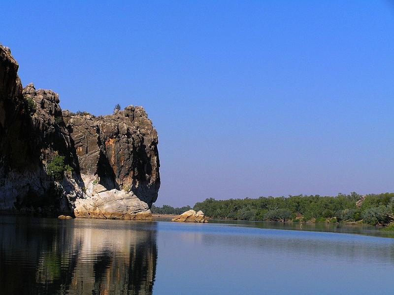 Geikie_Gorge.jpg - Durch sein riesiges Einzugsgebiet fuehrt der Fitzroy River permanent  Wasser.