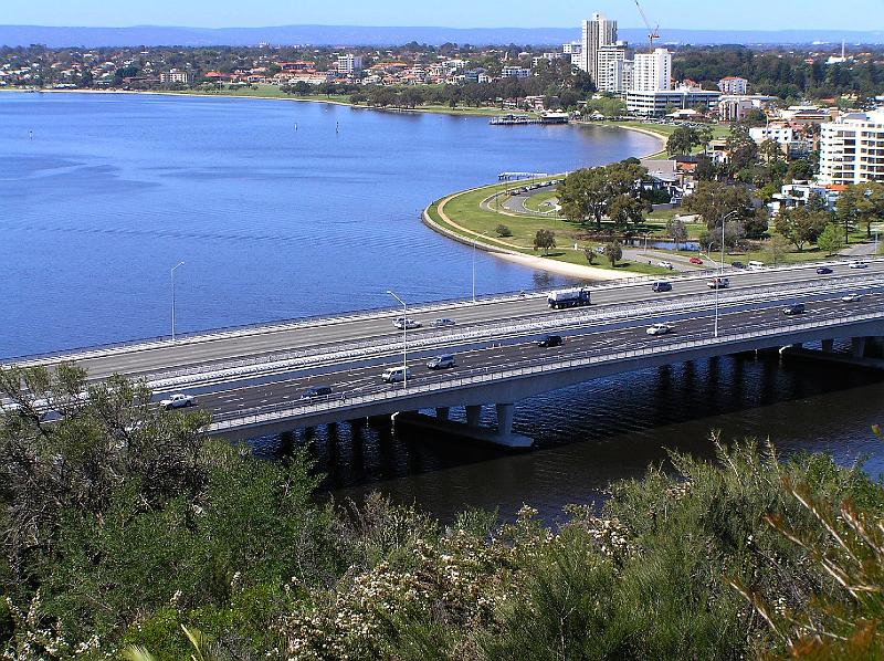 Perth3.jpg - Perth. Bruecke über den Swan River