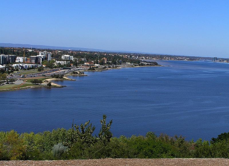 Perth_Blick_vom_Bot._Garten.jpg - Vom Botanischer Garten genießt man einen wunderbaren Blick auf die Skyline der Stadt und den Swan River.