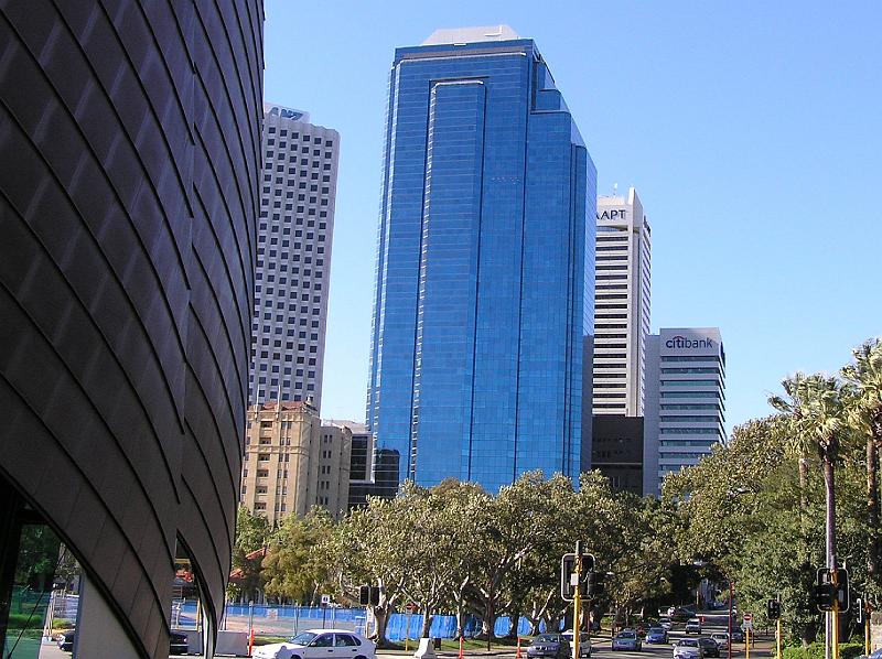 Perth_Segel_vom_Bell_Tower.jpg - Perth City, links der Kupfersegel vom Swan Bell Tower