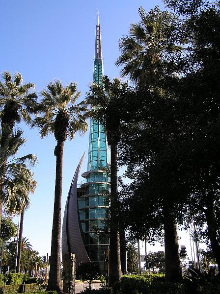 Perth_Swan_Bell_Tower.jpg - Fuer die 12 Glocken, die bereits schon im 14. Jahrhundert in der St Martin-in-the-Fields Kirche von London gelaeutet haben, wurde der Swan Bells Tower eigens dafuer gebaut.