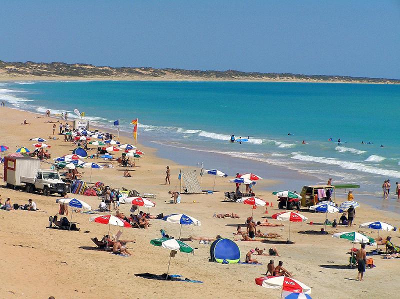 broome_wa_cable_beach_.jpg - Die Cable Beach, ist ein 20 km langer Sandstrand, benannt nach der ehemaligen Telegraphenleitung zwischen Broome und der Insel Java.