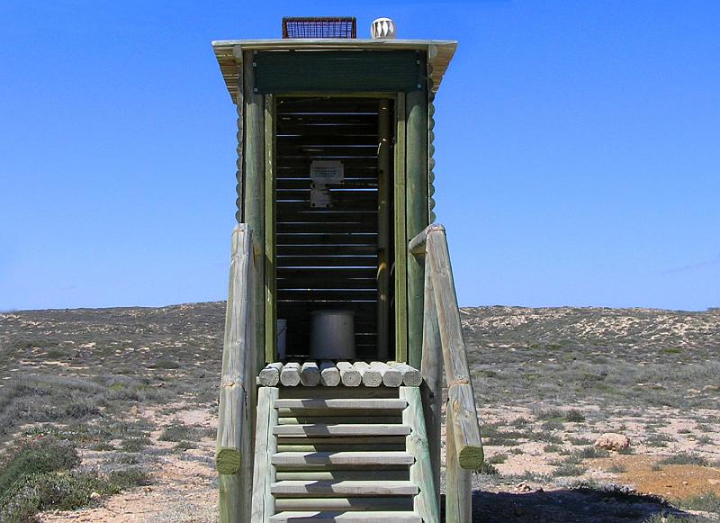 outbacktoilette.jpg - Freiluft Outback Toilette