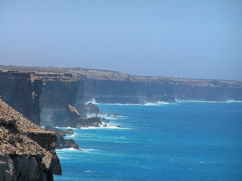 australianbight1.jpg - Die Große Australische Bucht oder englisch Great Australian Bight ist eine große Bucht an den zentralen und westlichen Teilen der Suedkueste Australiens.