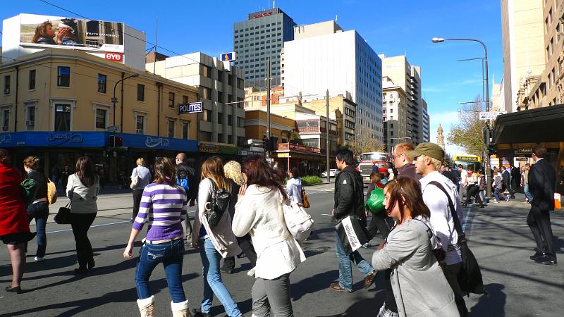 adelaide10.jpg - Rush hour in der King William Street.