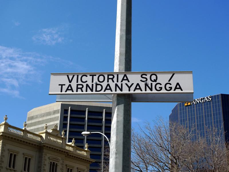 adelaide127.jpg - Victoria Square. In der Sprache der Aborigines heisst es: Tarndanyangga