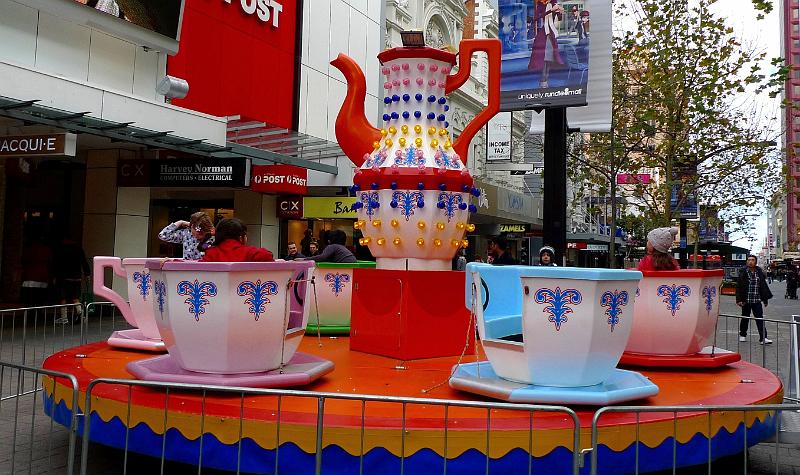 adelaide16.jpg - Karusell in der Rundle Mall