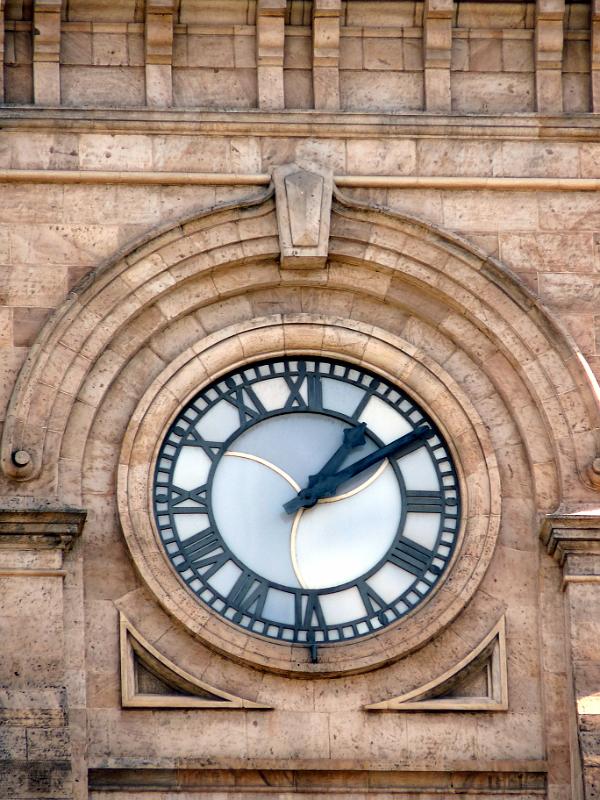 adelaide38.jpg - Detailaufnahme von der Uhr in der Hauptpost.