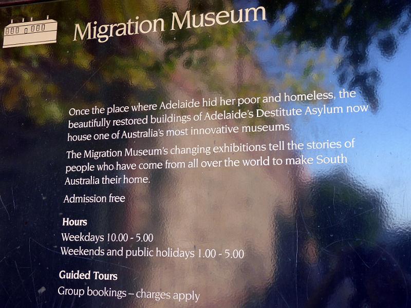 adelaide46.jpg - Kintore Avenue. Eingang zum Migration Museum.