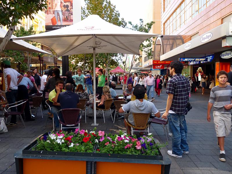 adelaide58.jpg - Strassencafe in der Rundel Mall