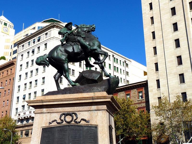 adelaide71.jpg - North Terrace.  Kriegerdenkmal für die Gefallenen in Südafrika. South African War Memorial.