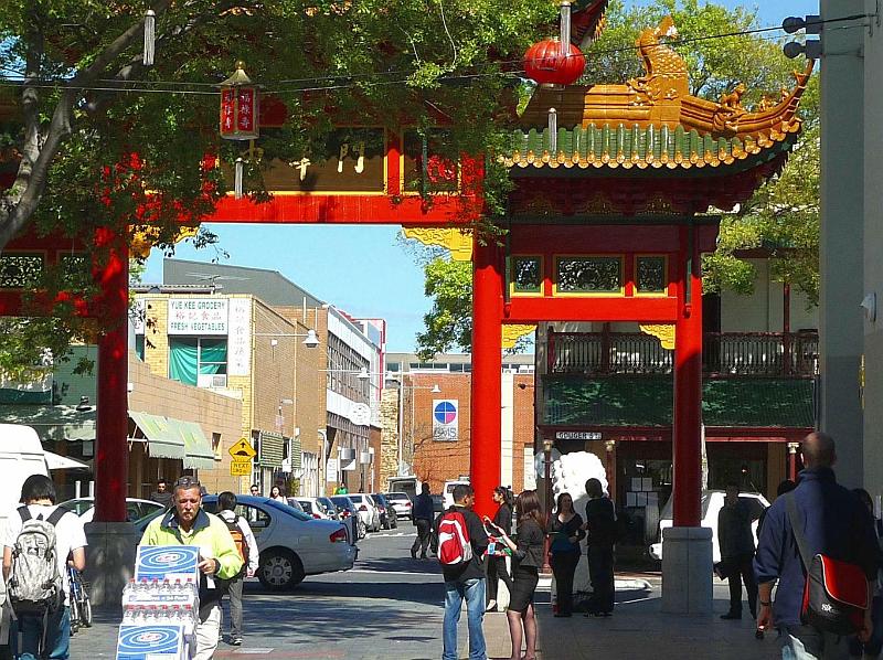 chinatown10.jpg - Die Moonta St ist eine Fussgängerzone und wie es aussieht wird auch zu Fuss angeliefert.