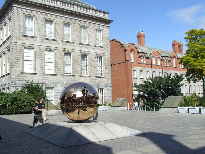 irland036.jpg - Universitätsgelände in Dublin