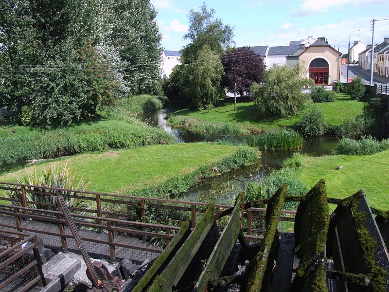 irland092.jpg - Heute ist die Brennerei Museum bekannt als Lockes Distillery und umfasst ein Restaurant und ein Wasserrad