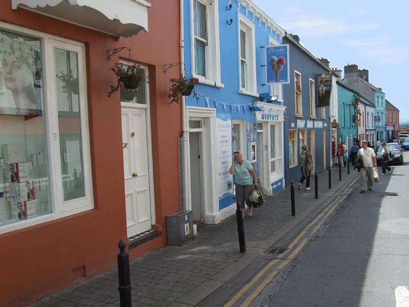 irland371.jpg - Hafenstadt Dingle und Strand. Wie bereits erwähnt, die Iren mögen es bunt.